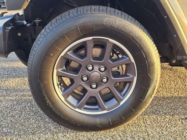 Photo of 2023 Granite Crystal Clearcoat Metallic Jeep Gladiator