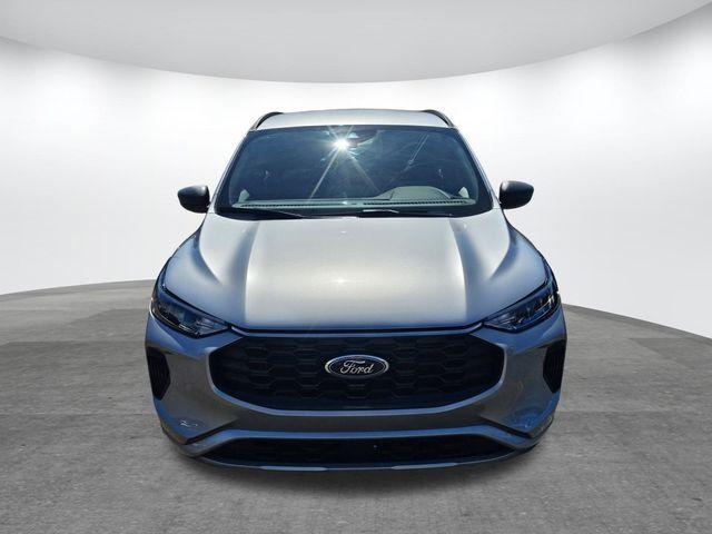 Photo of 2023 Iconic Silver Metallic Ford Escape