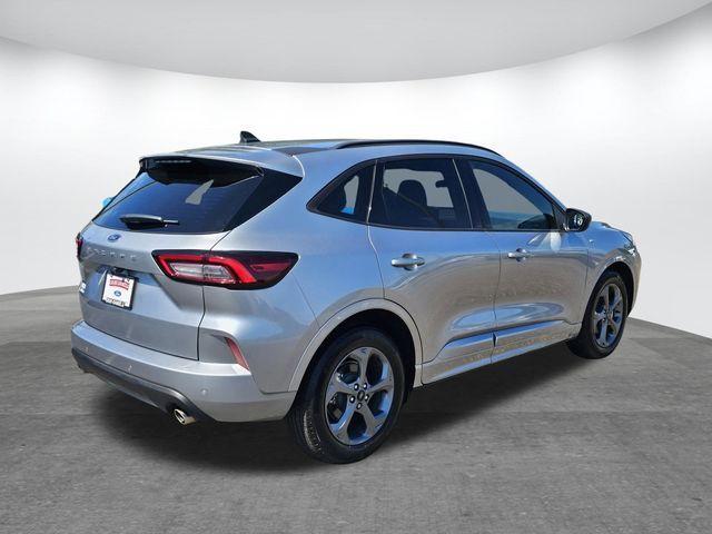 Photo of 2023 Iconic Silver Metallic Ford Escape
