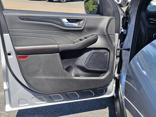 Photo of 2023 Iconic Silver Metallic Ford Escape