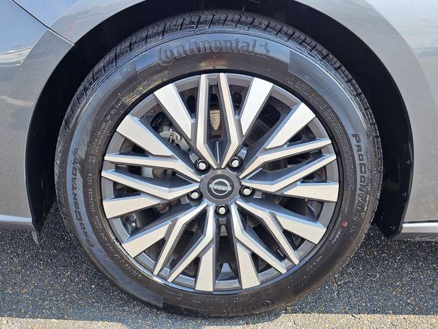 Photo of 2024 Gun Metallic Nissan Altima