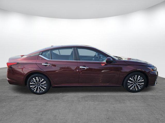 Photo of 2023 Garnet Pearl Nissan Altima