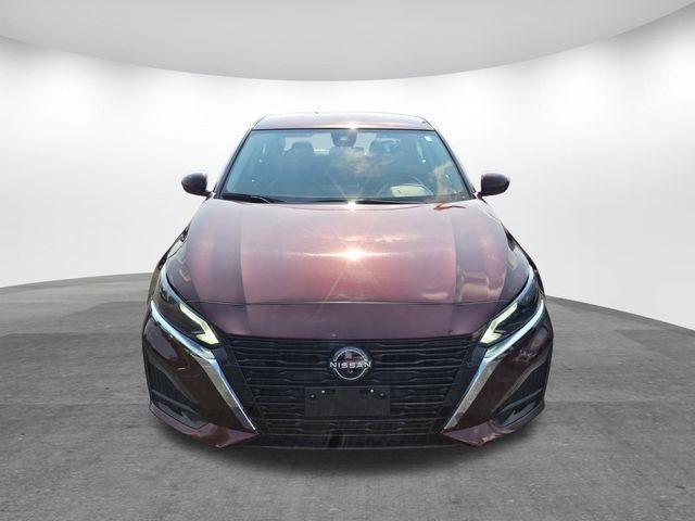 Photo of 2023 Garnet Pearl Nissan Altima