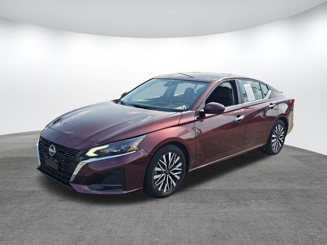 Photo of 2023 Garnet Pearl Nissan Altima