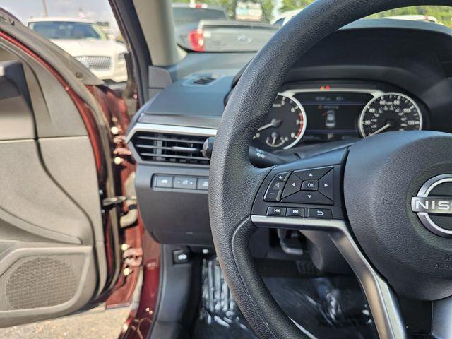 Photo of 2023 Garnet Pearl Nissan Altima
