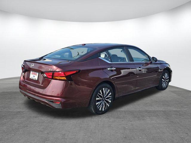Photo of 2023 Garnet Pearl Nissan Altima