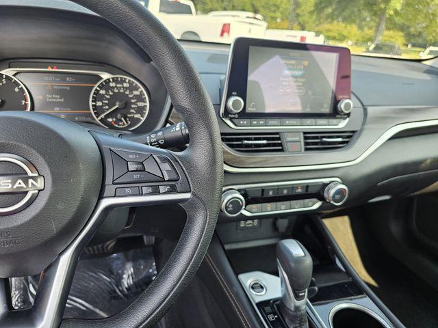Photo of 2023 Garnet Pearl Nissan Altima