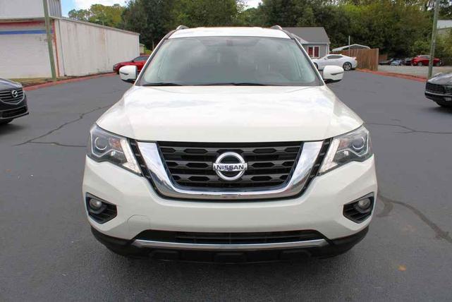 Photo of 2020 Glacier White Nissan Pathfinder