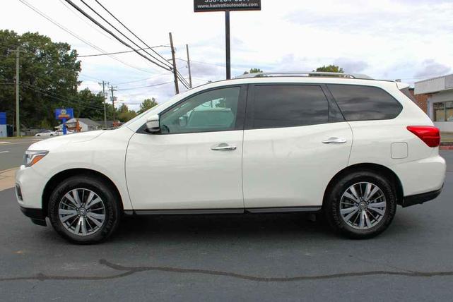 Photo of 2020 Glacier White Nissan Pathfinder