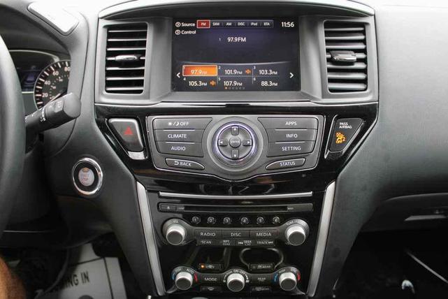 Photo of 2020 Glacier White Nissan Pathfinder