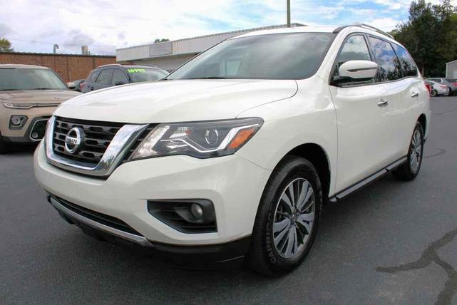 Photo of 2020 Glacier White Nissan Pathfinder