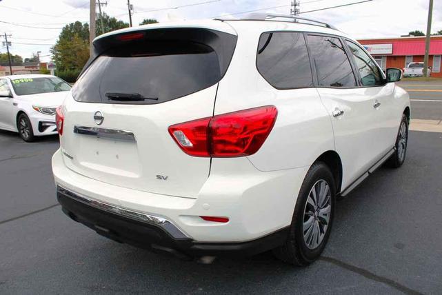 Photo of 2020 Glacier White Nissan Pathfinder