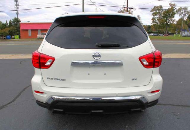 Photo of 2020 Glacier White Nissan Pathfinder