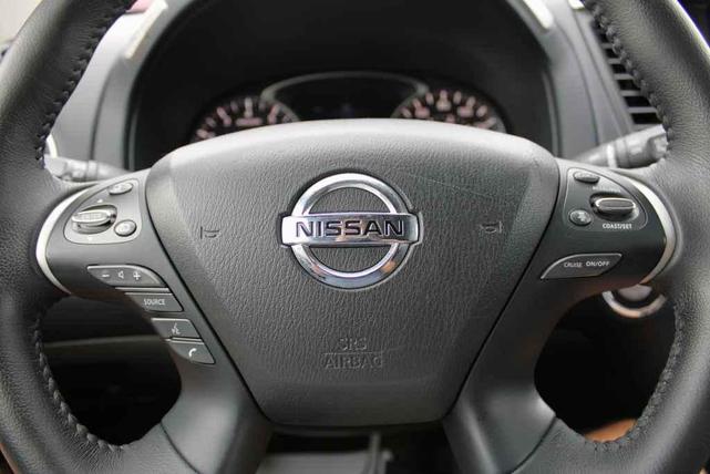 Photo of 2020 Glacier White Nissan Pathfinder