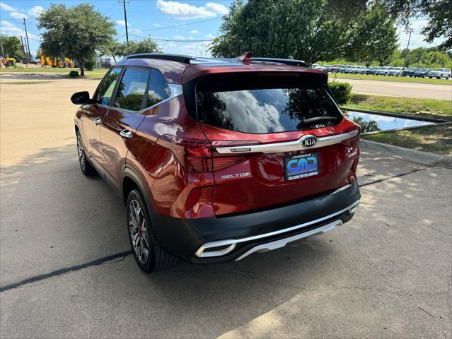Photo of 2021 Orange Kia Seltos