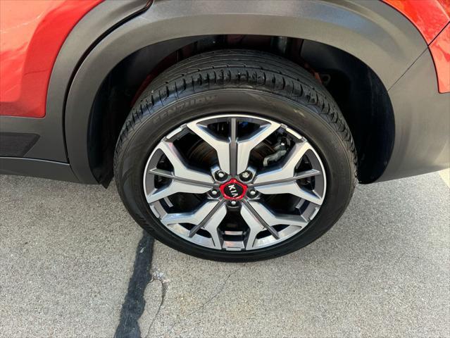 Photo of 2021 Orange Kia Seltos