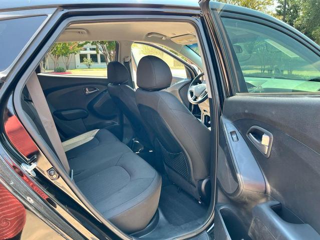 Photo of 2015 Black Hyundai TUCSON