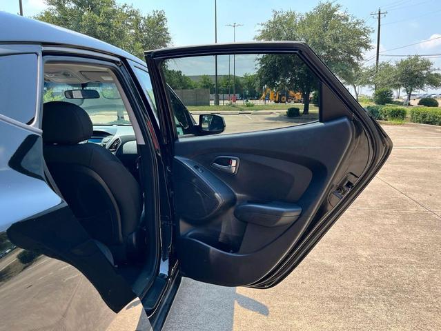 Photo of 2015 Black Hyundai TUCSON