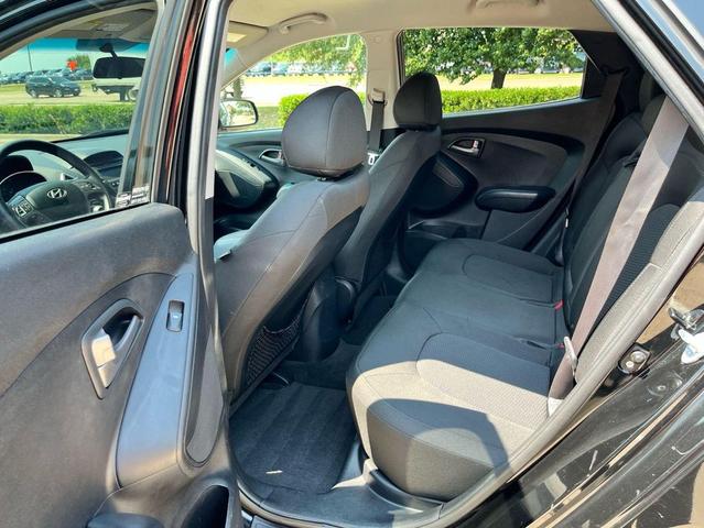 Photo of 2015 Black Hyundai TUCSON