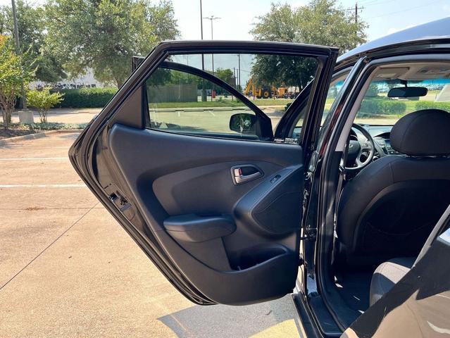 Photo of 2015 Black Hyundai TUCSON