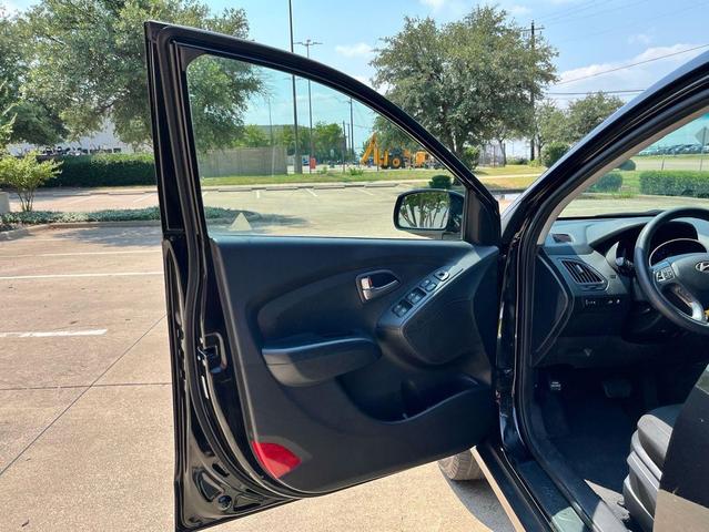 Photo of 2015 Black Hyundai TUCSON