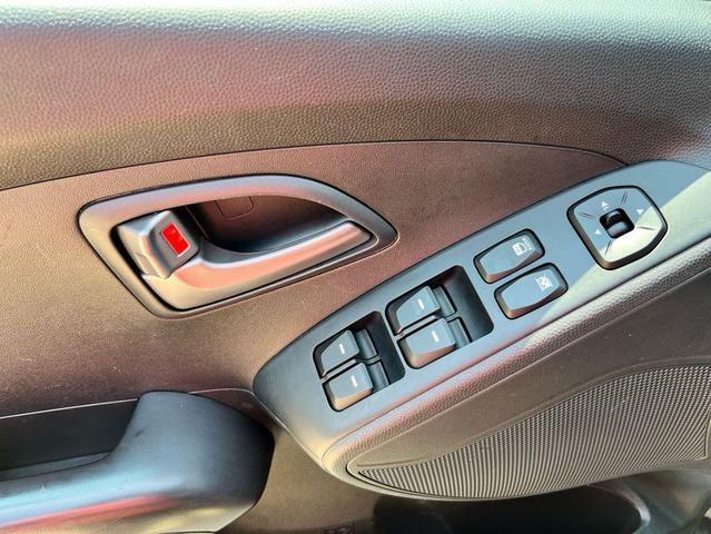 Photo of 2015 Black Hyundai TUCSON