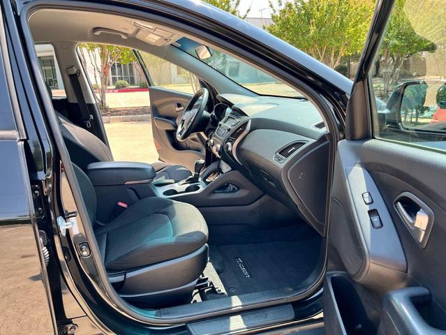 Photo of 2015 Black Hyundai TUCSON