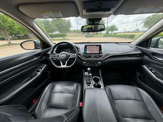 Photo of 2020 Gray Nissan Altima