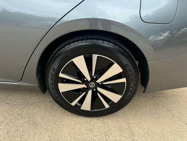 Photo of 2020 Gray Nissan Altima