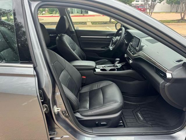 Photo of 2020 Gray Nissan Altima