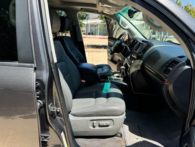Photo of 2009 Gray Toyota Land Cruiser