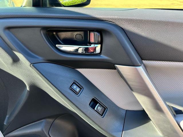 Photo of 2018 White Subaru Forester