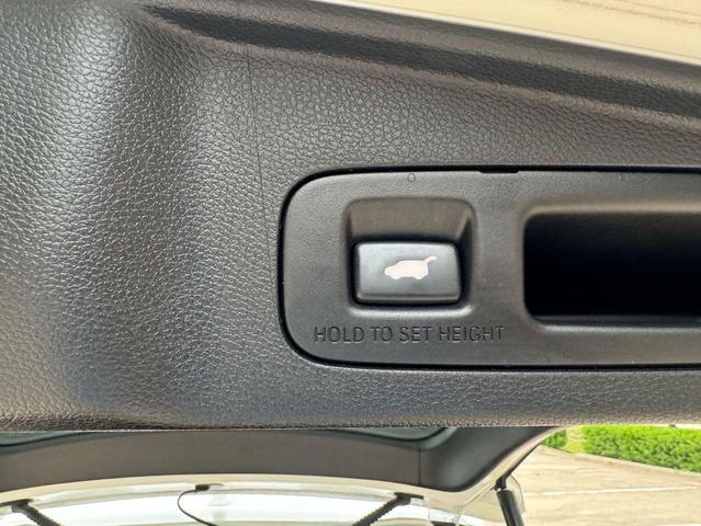 Photo of 2017 White Honda CR-V