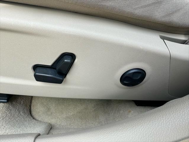 Photo of 2012 Beige Chrysler 300