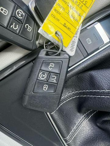 Photo of 2022 Blue Volkswagen Tiguan