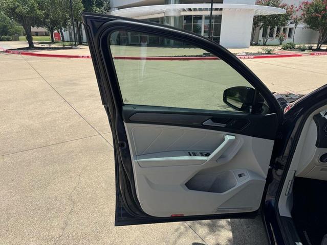 Photo of 2022 Blue Volkswagen Tiguan