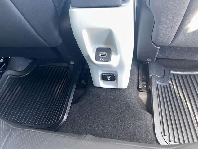 Photo of 2019 White Jeep Renegade