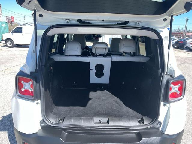 Photo of 2019 White Jeep Renegade