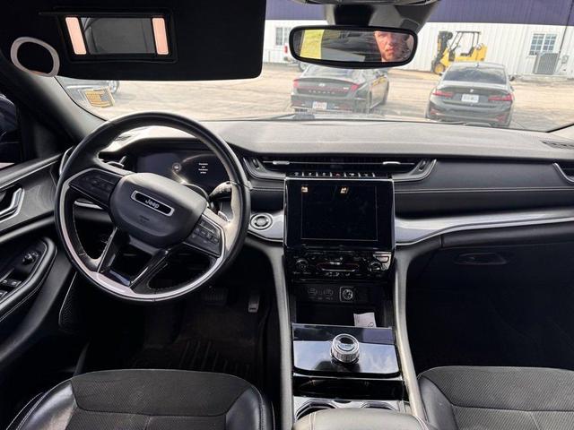 Photo of 2021 Metallic Jeep Grand Cherokee L