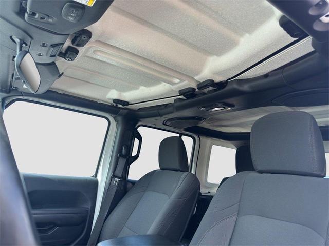 Photo of 2018 Bright White Clearcoat Jeep Wrangler Unlimited