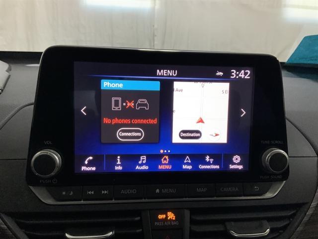Photo of 2022 Super Black Nissan Altima