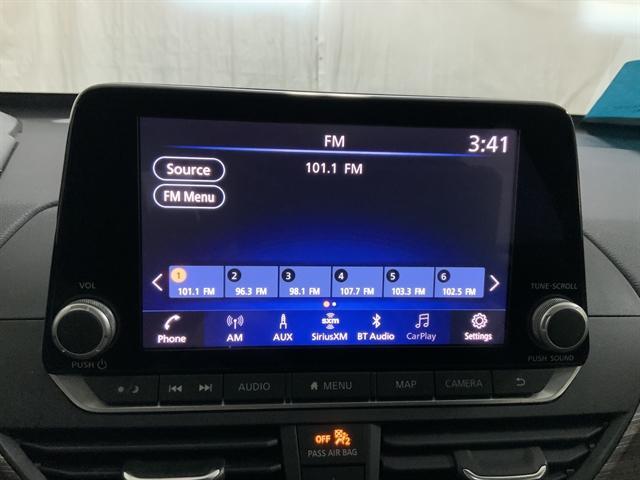 Photo of 2022 Super Black Nissan Altima