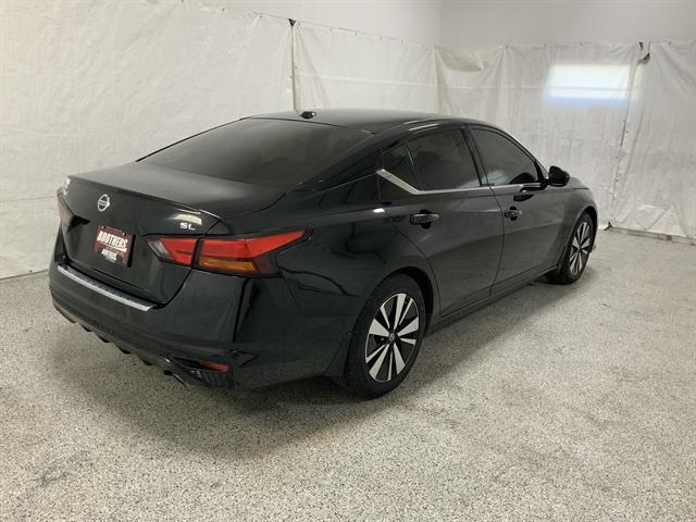 Photo of 2022 Super Black Nissan Altima