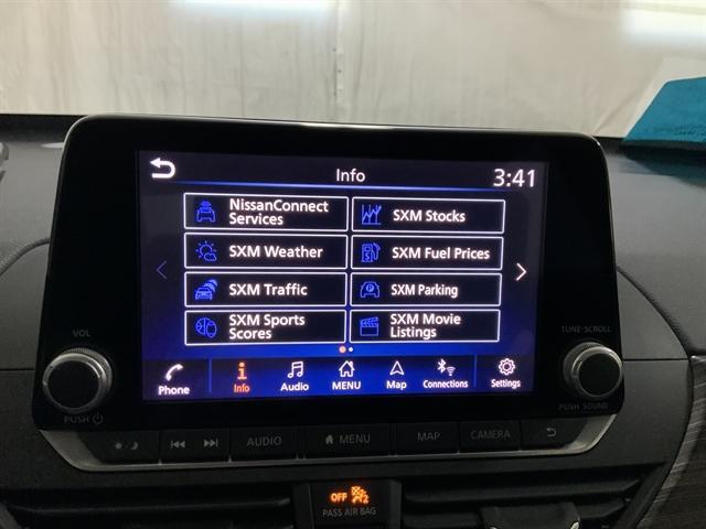 Photo of 2022 Super Black Nissan Altima