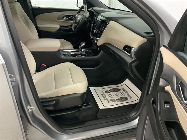 Photo of 2023 Sterling Gray Metallic Chevrolet Traverse