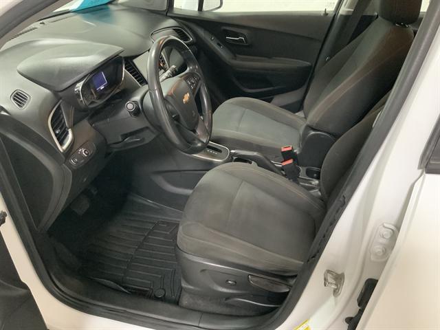 Photo of 2018 Summit White Chevrolet Trax