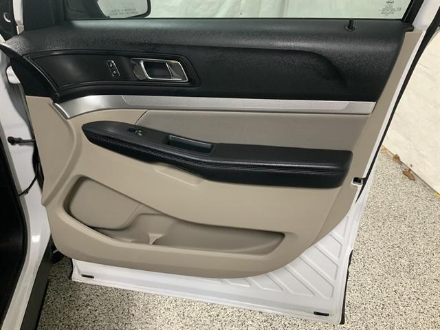 Photo of 2019 Oxford White Ford Explorer
