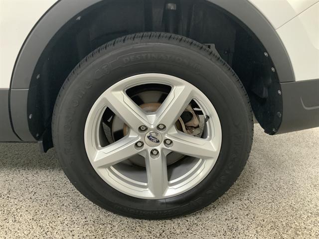 Photo of 2019 Oxford White Ford Explorer