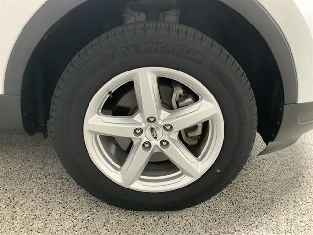Photo of 2019 Oxford White Ford Explorer
