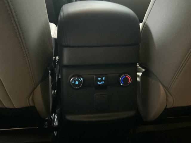 Photo of 2019 Oxford White Ford Explorer